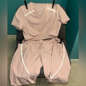 Jaanuu scrub SET in Mauve